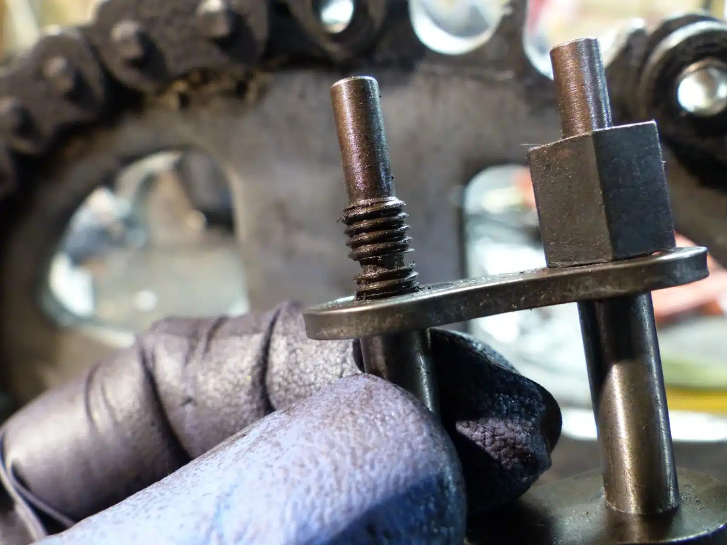 How do I repair a motorcycle chain? - 4Ridersmag