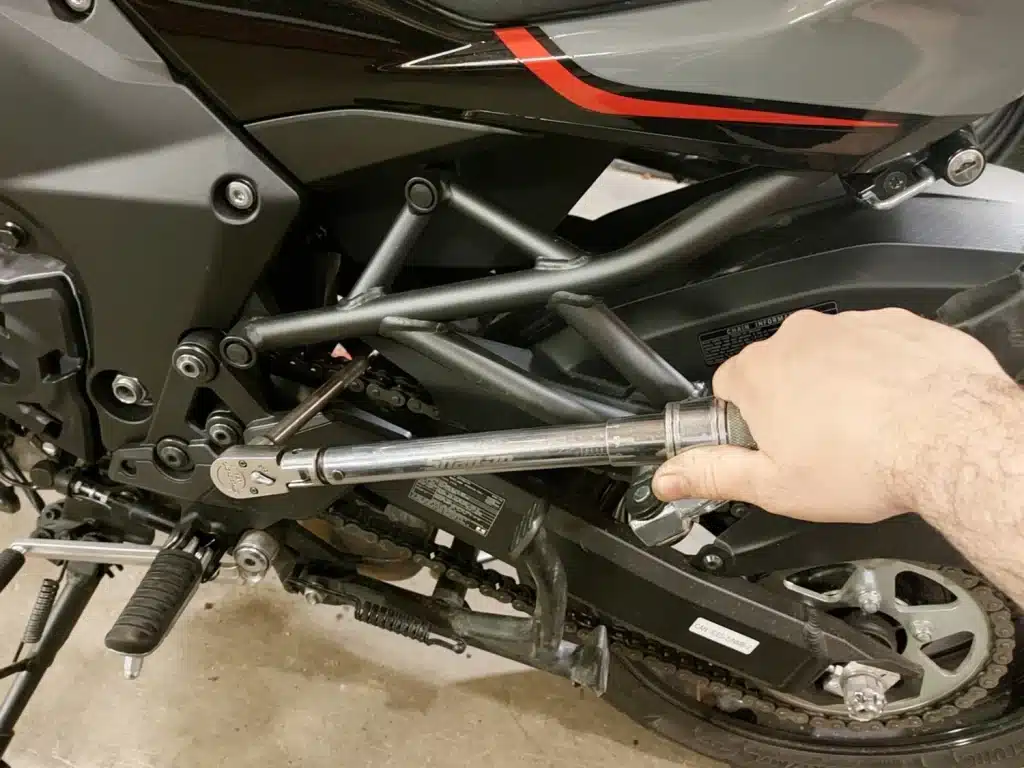 Suspension lowering kit: installation and testing on road