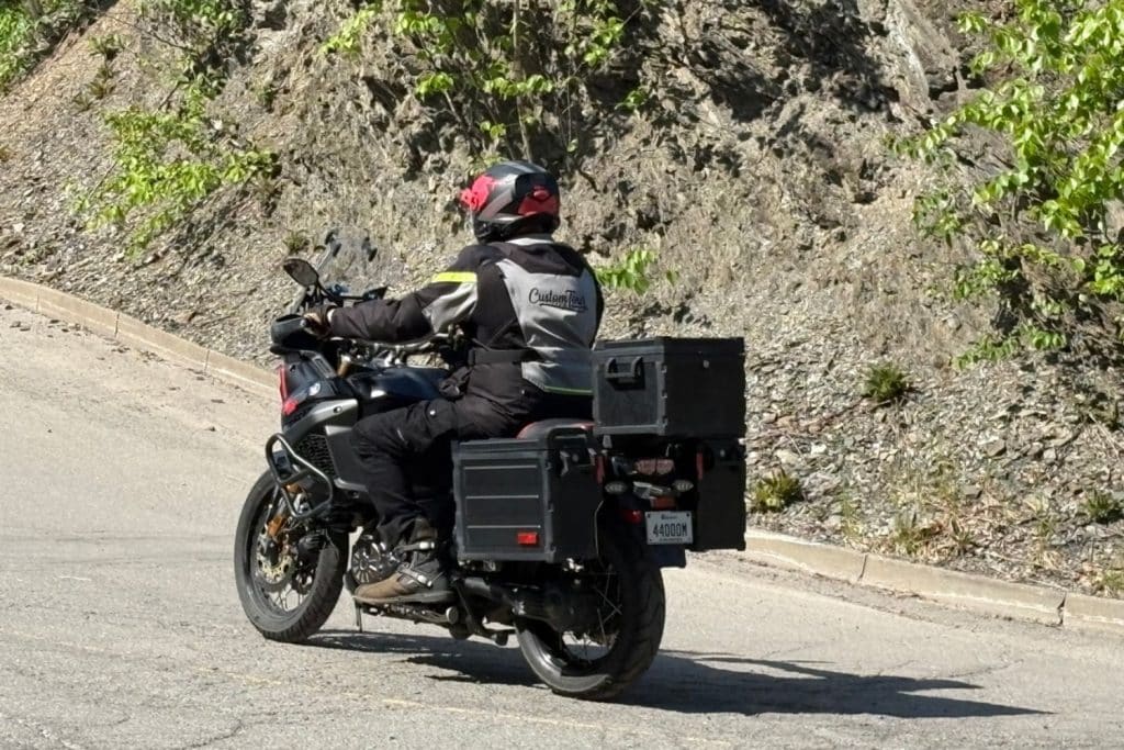Test of Bull-it Jackal motorcycle jeans distributed by Kimpex