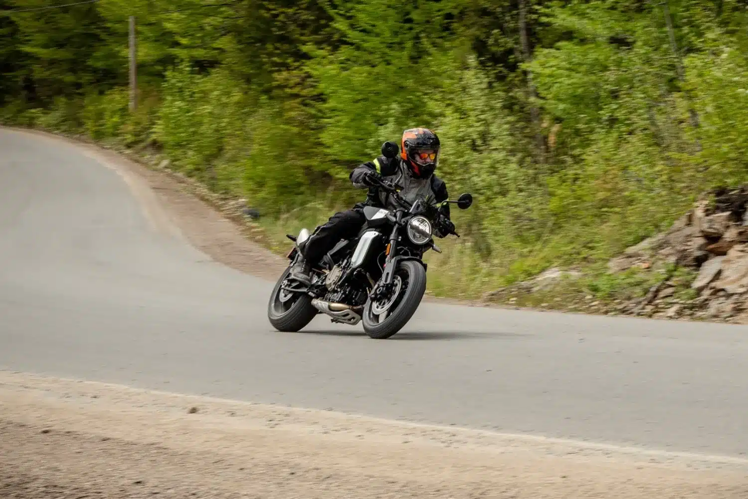 2025 Husqvarna Svartpilen 801 review