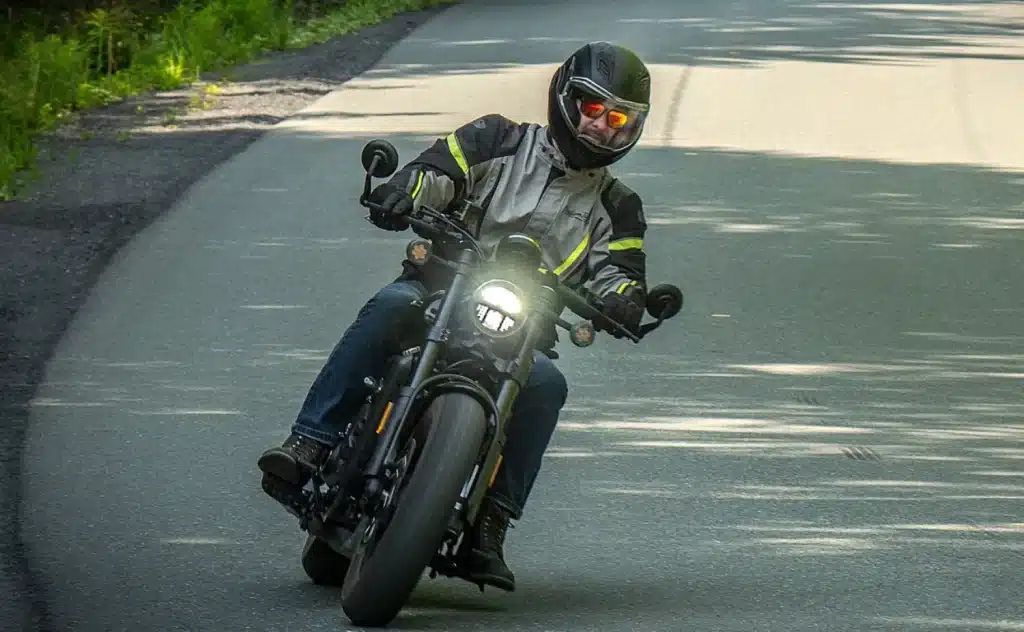 The CL-C450 is a pleasure to ride around corners.