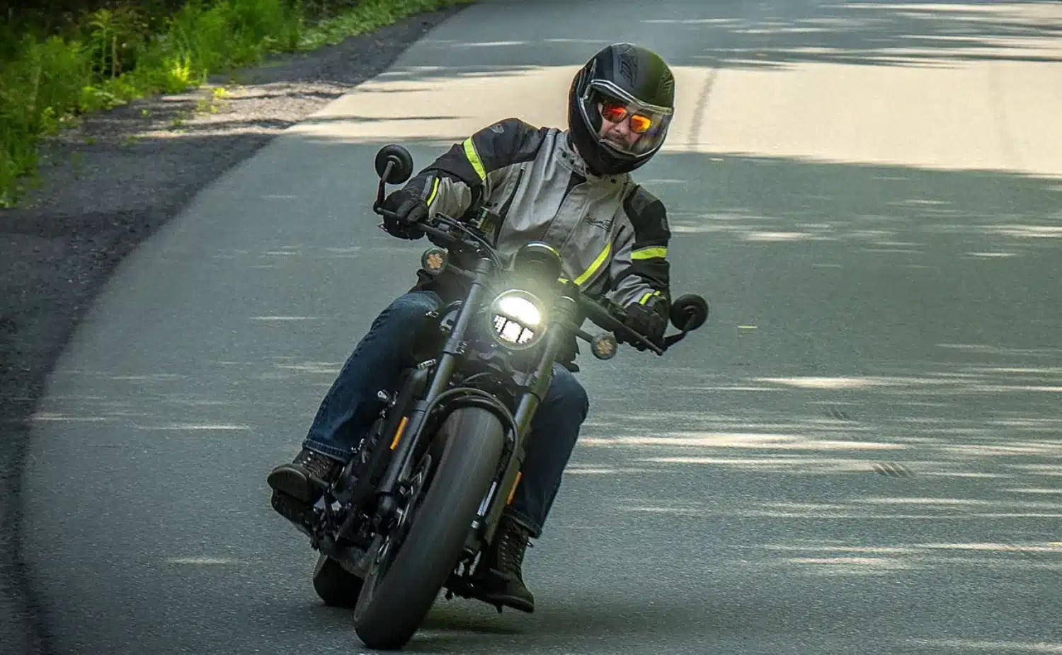 The CL-C450 is a pleasure to ride around corners.