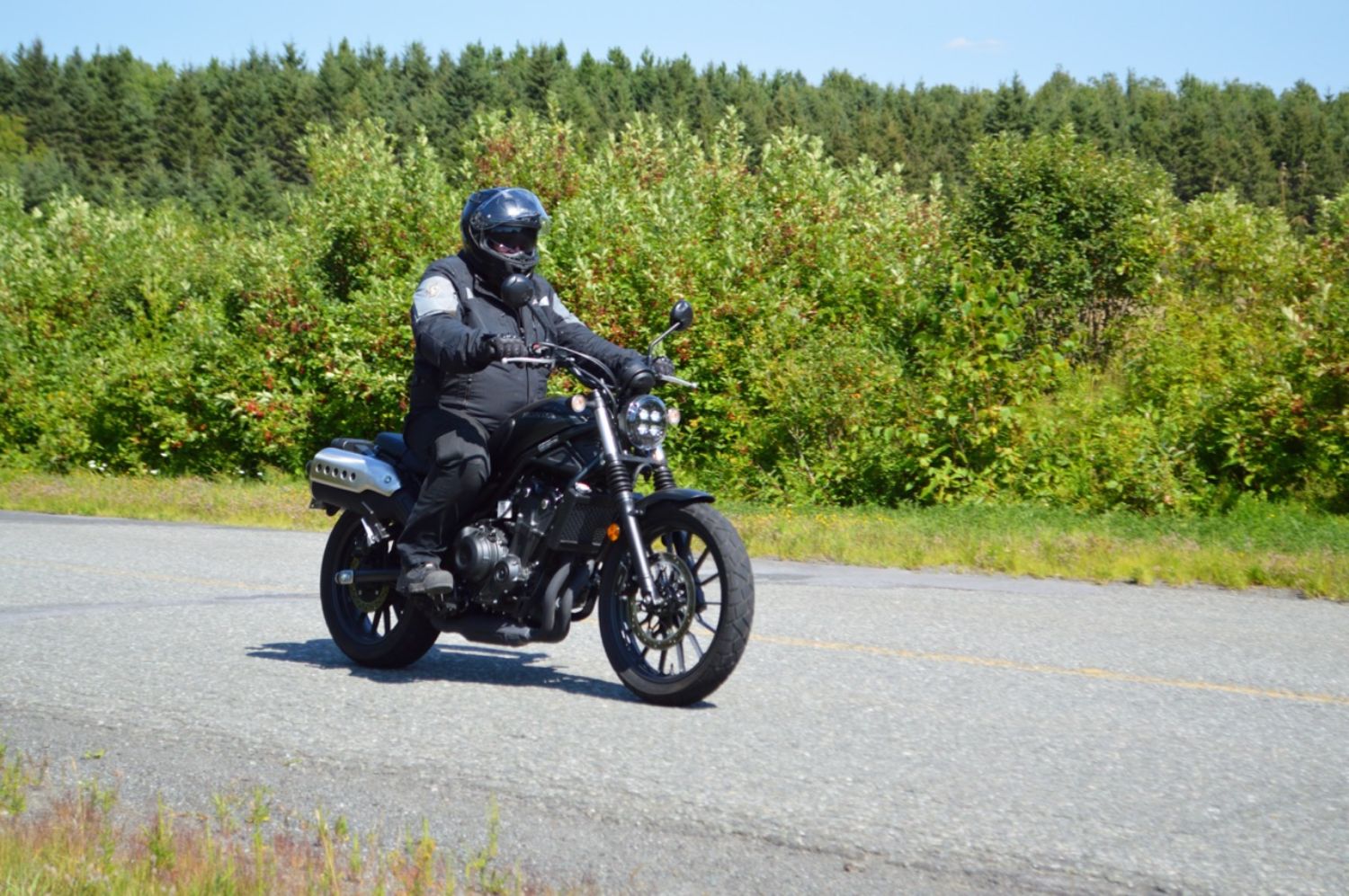 With its raised exhaust pipe, it's in the style of a classic motorcycle