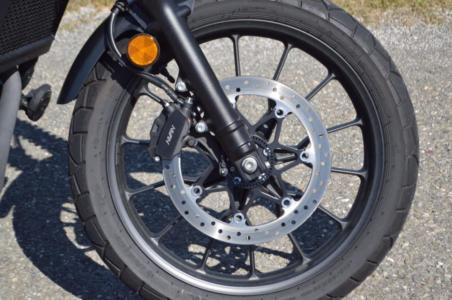 Two 296 mm discs with four-piston bearings