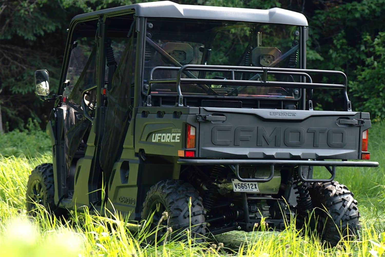 The UFORCE 800 engine has been well known for several years. Access for maintenance is extremely easy by lifting the tipping bed. 