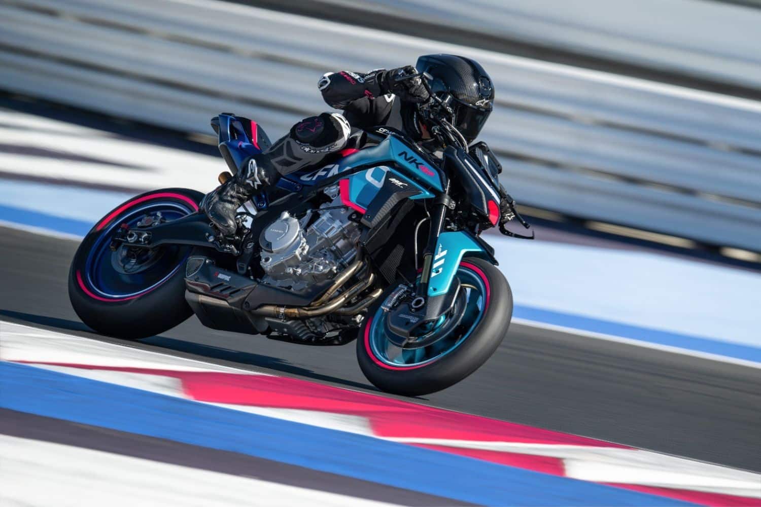 CFMOTO675NK GP in MotoGP team colors – photo CFMOTO