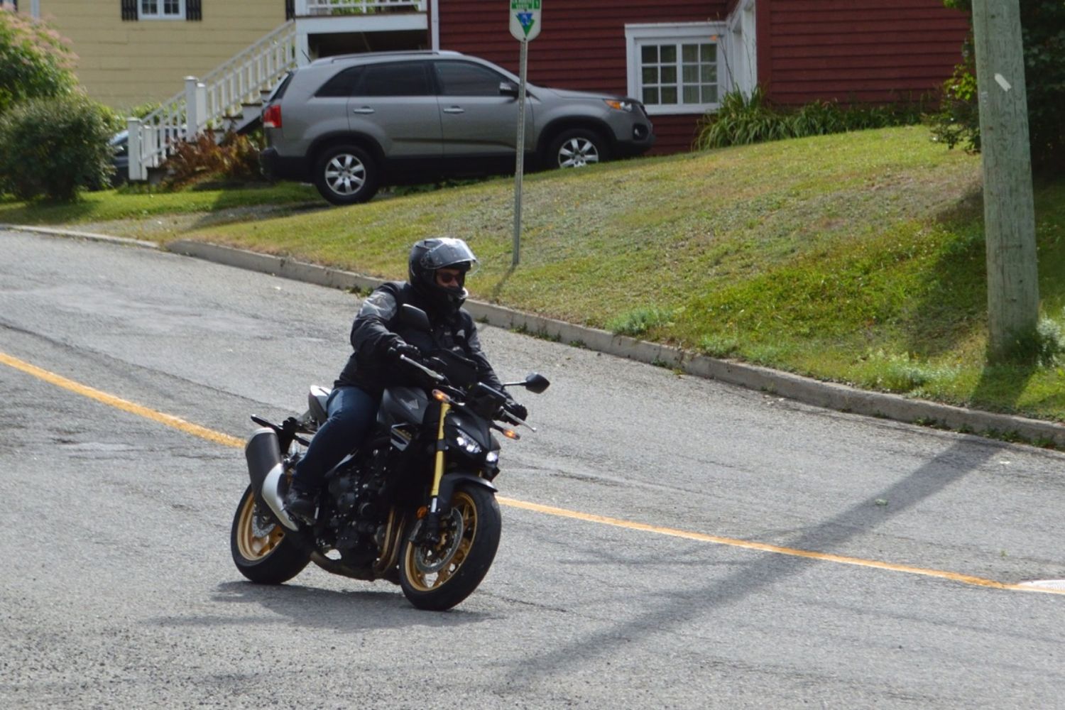 Semi-sporty, semi-relaxed riding position