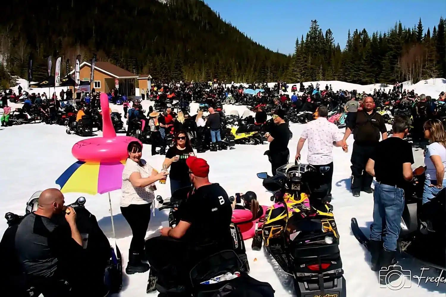 PHOTO 14 - Groupe motoneigistes – grande taille