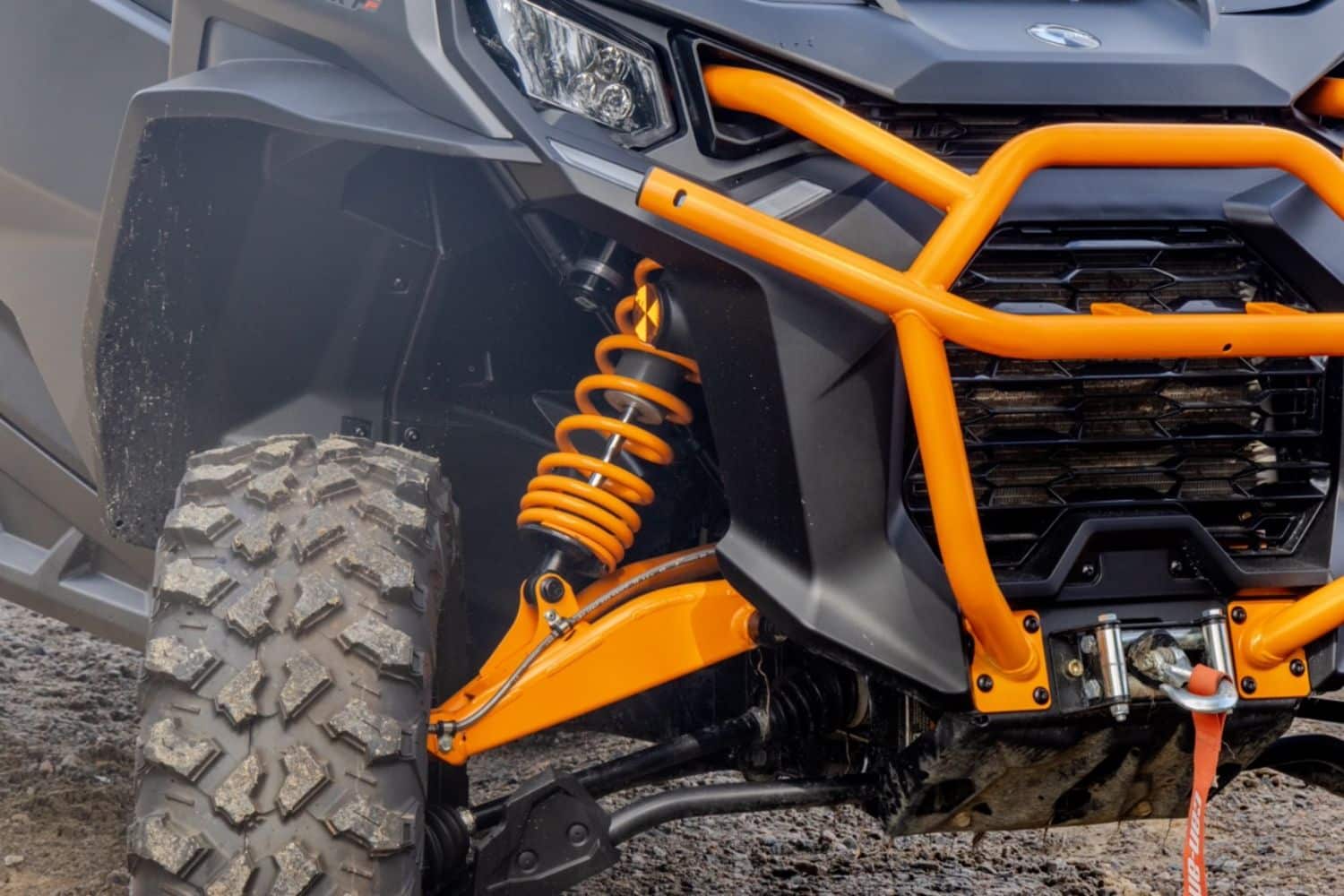 Front suspension of the Commander 1000R XT-P