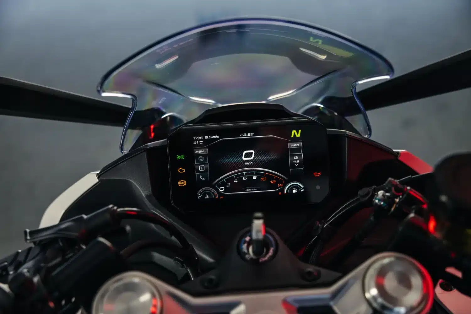 Well-integrated 5-inch TFT screen.