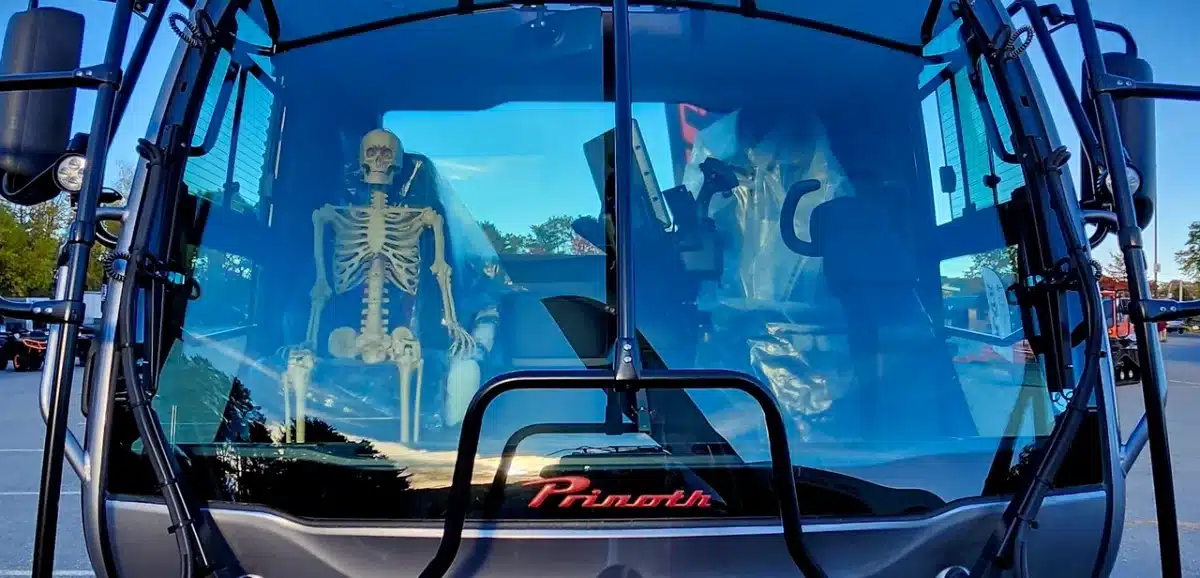 PHOTO 11 - Surfaceur Prinoth copilote inclus – grande taille