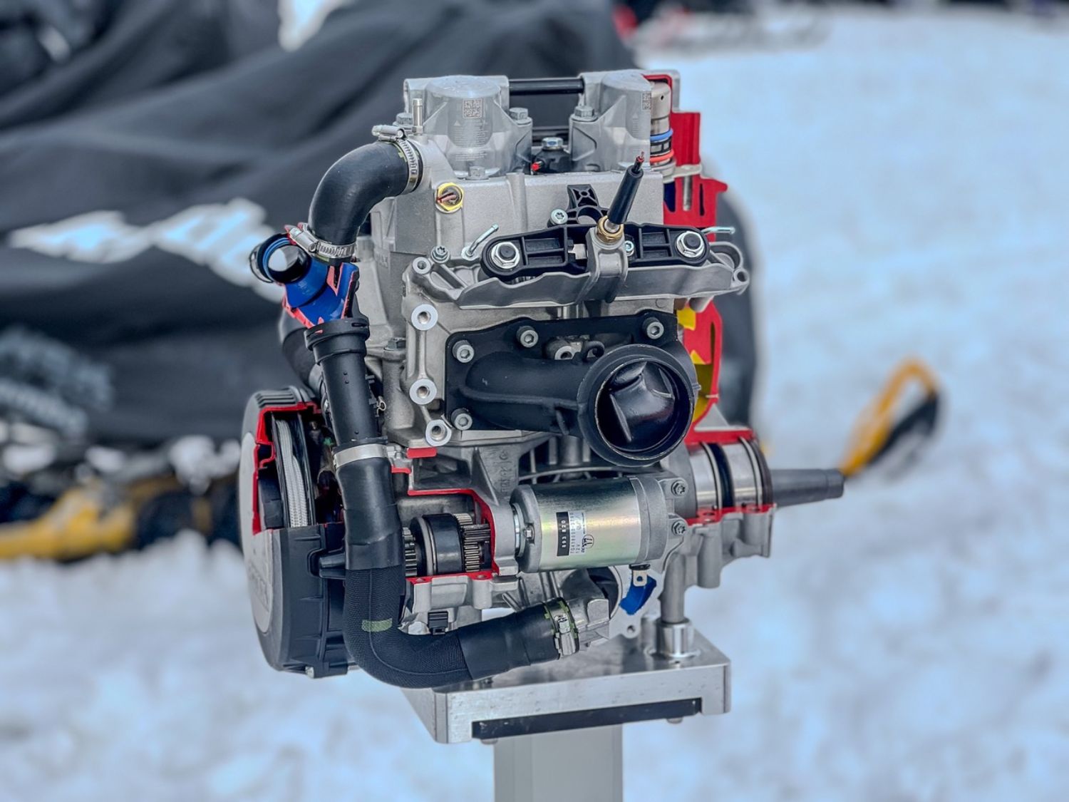 The 600RR engine in cross-section