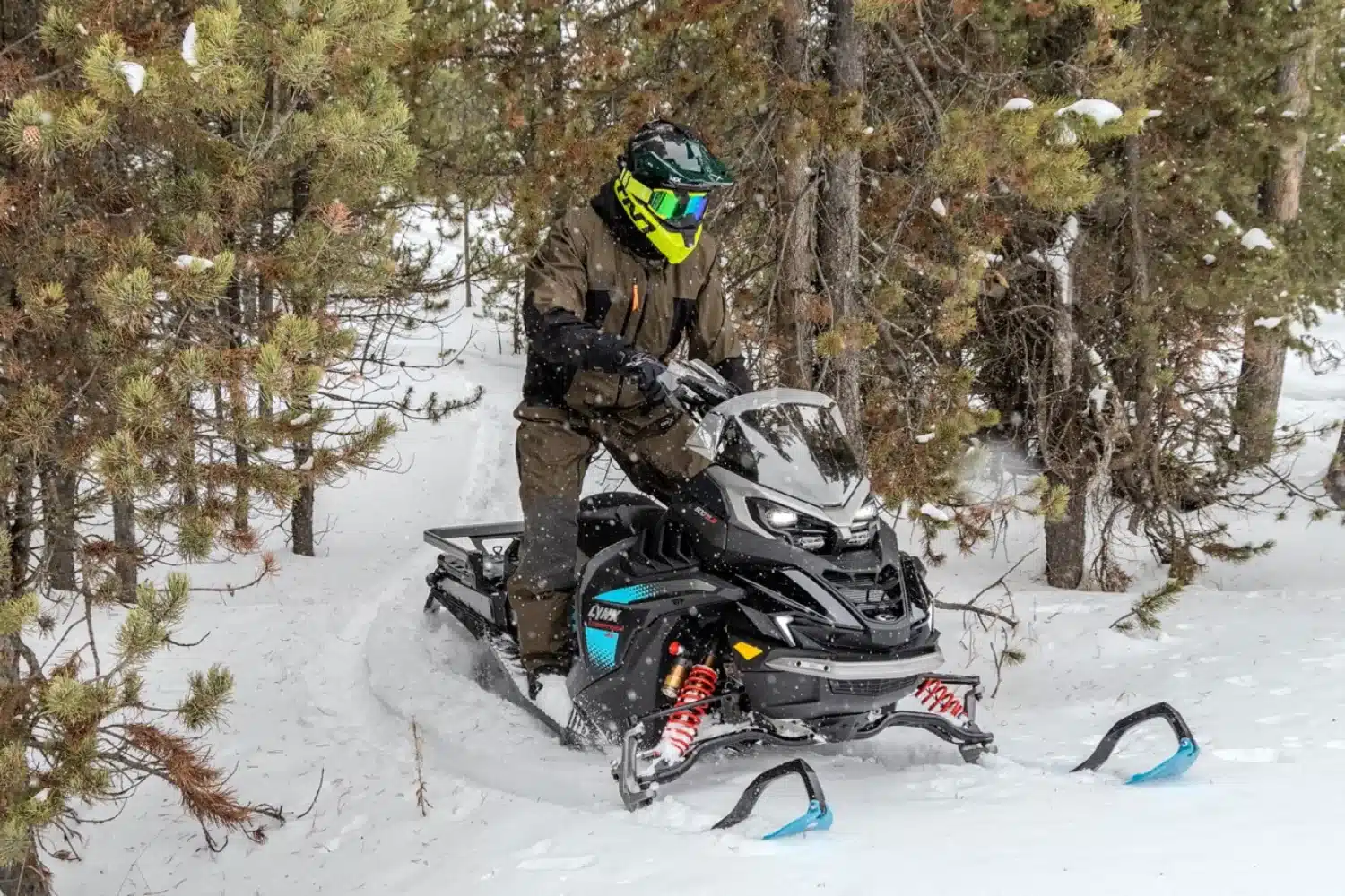 Weaving easily between trees is one of the Commande RE's strengths.