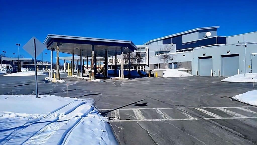 Armstrong-Jackman border crossing