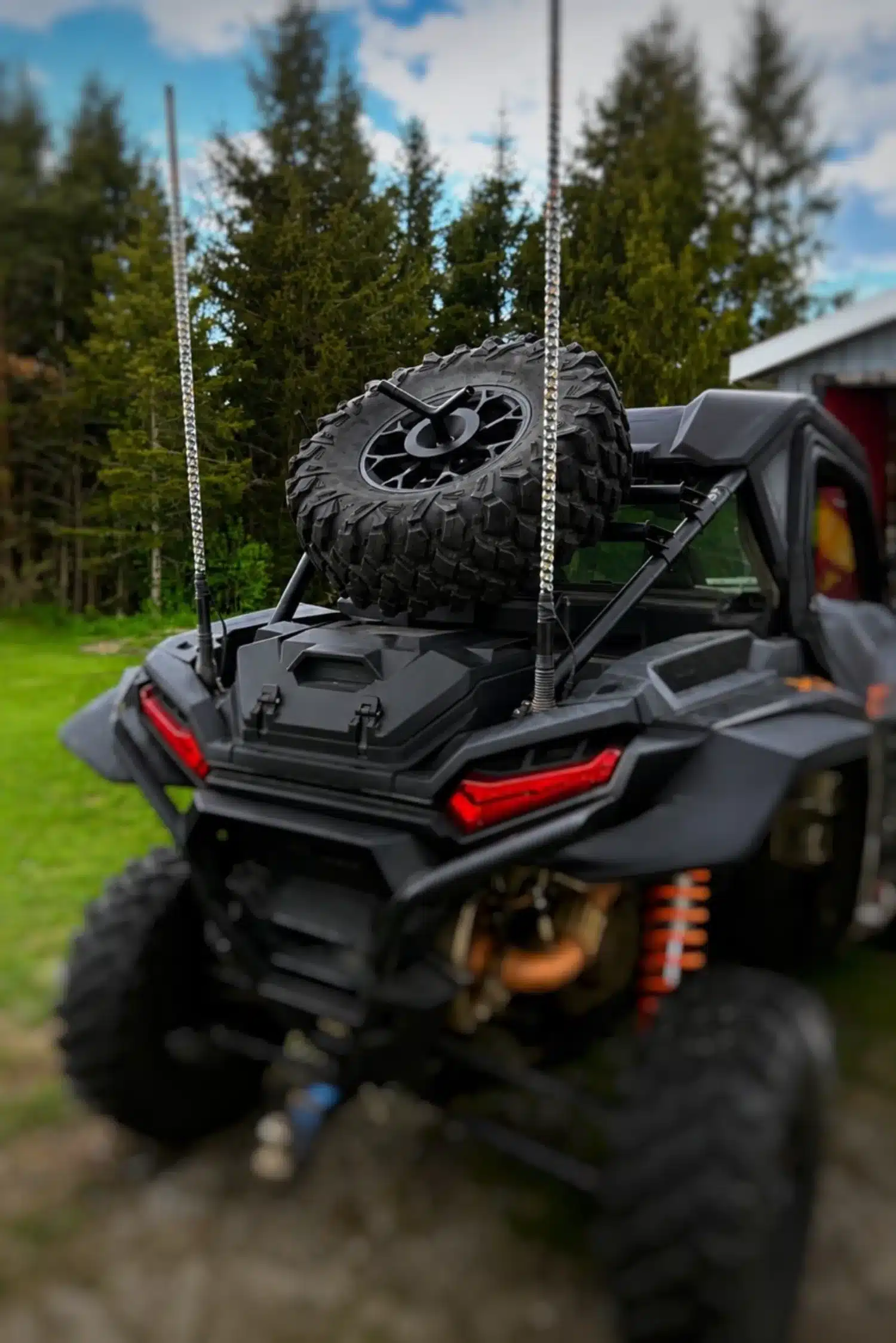 The universal spare tire mount offered by Kimpex enhances a vehicle’s appearance.