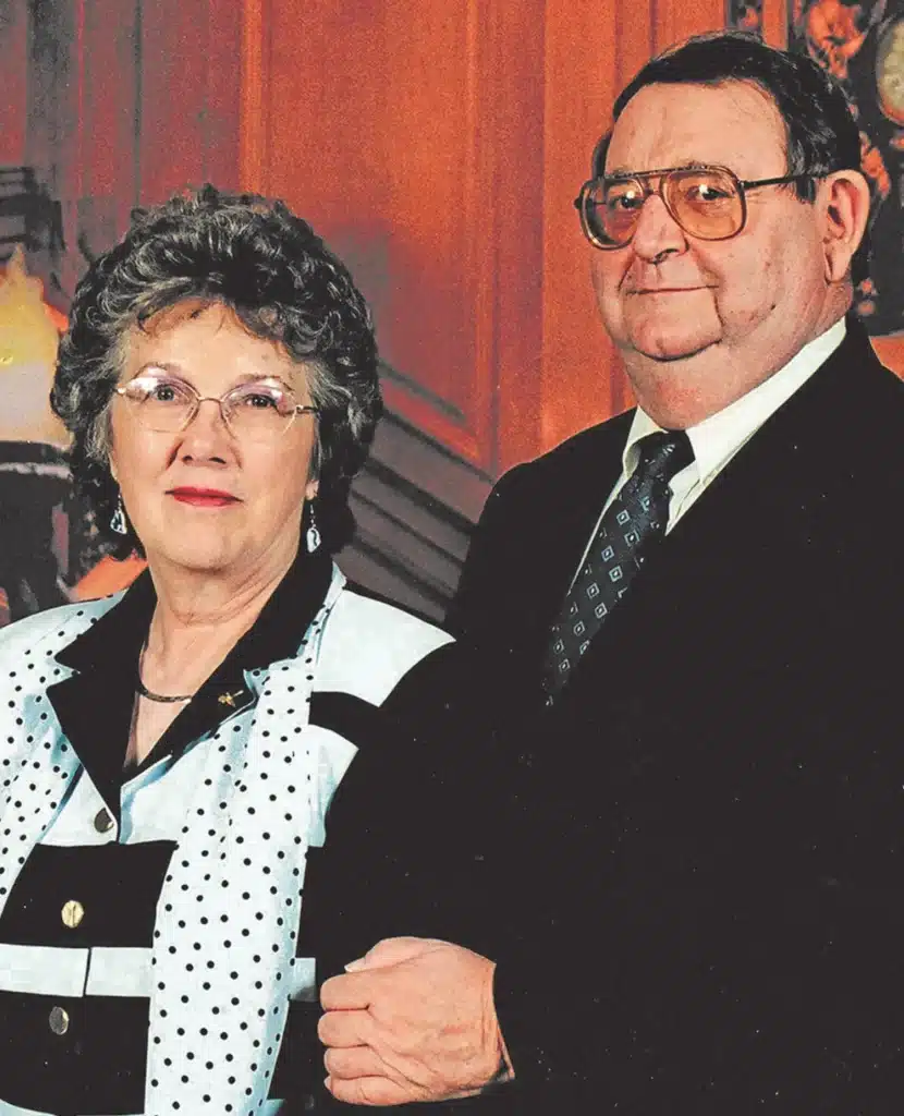 (Photo 6) Ila & Lowell Morton_3x3.7_Inductee
