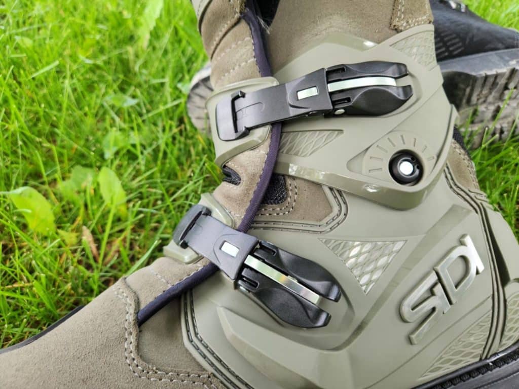 The strategically placed plastic sections make the boot stiffer.