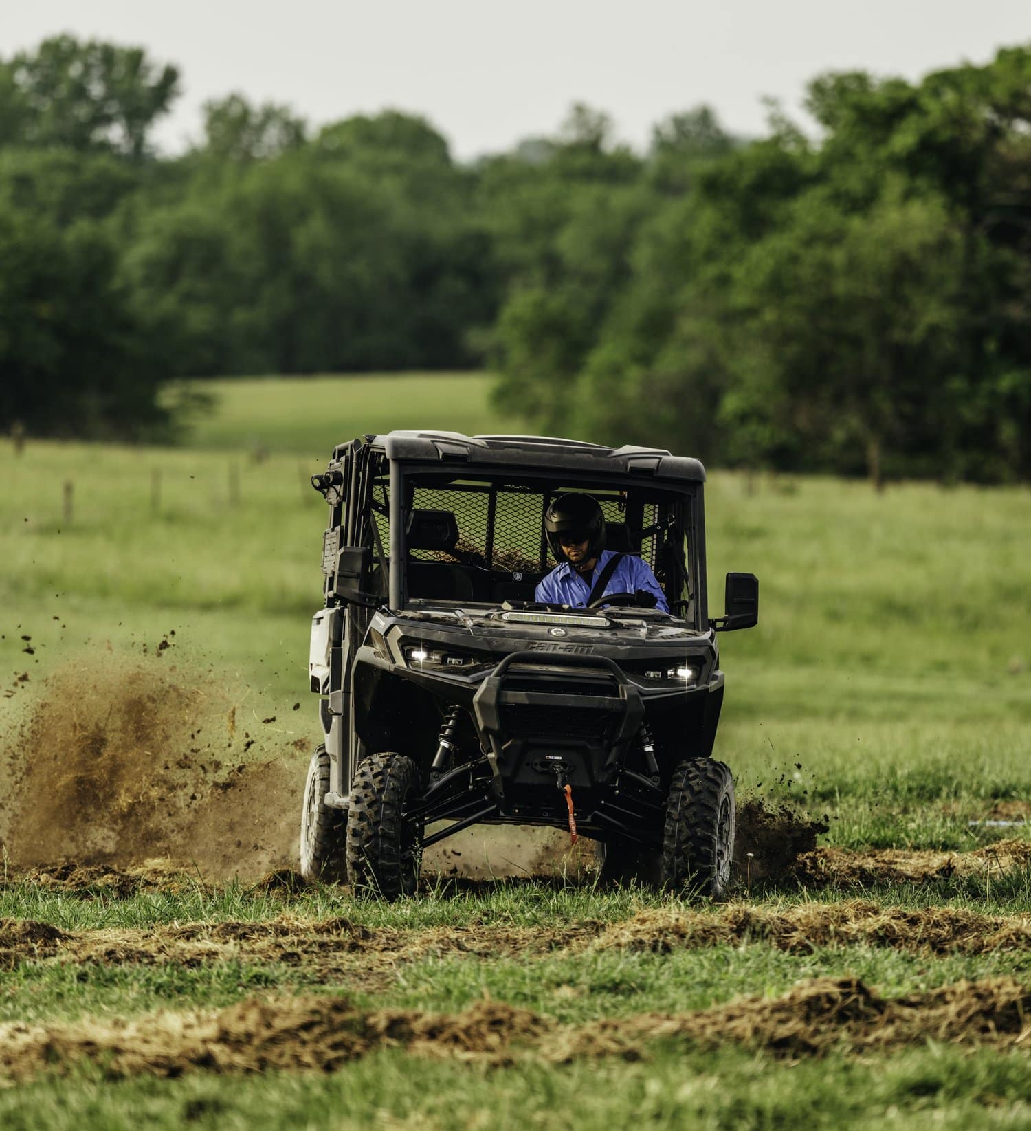 ORV-MY27-SSV-DEFENDER-XT-HD10-STEALTH-BLACK-ACTION-5307-RGB