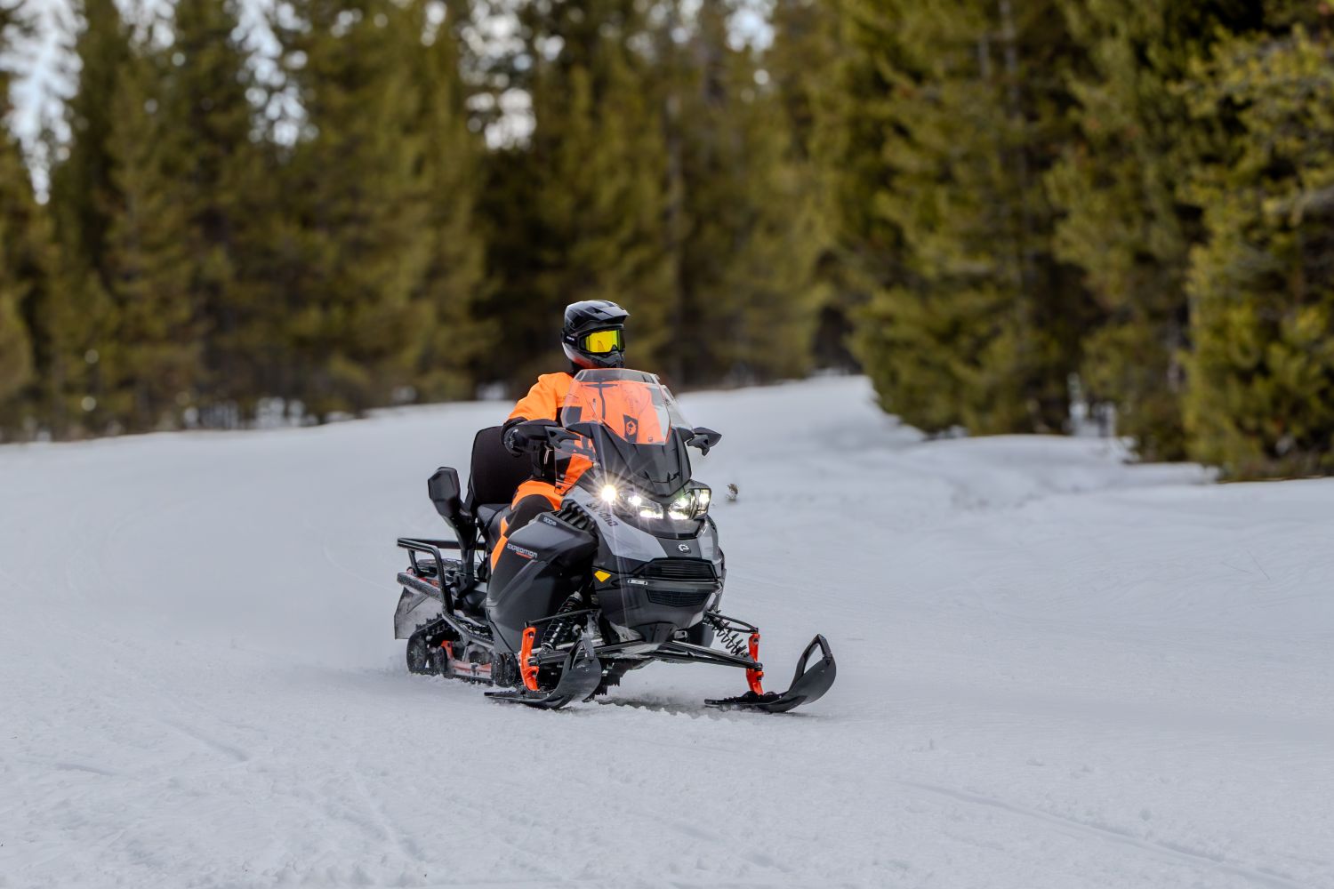 The Expedition LE is now available with a 16-inch-wide track.