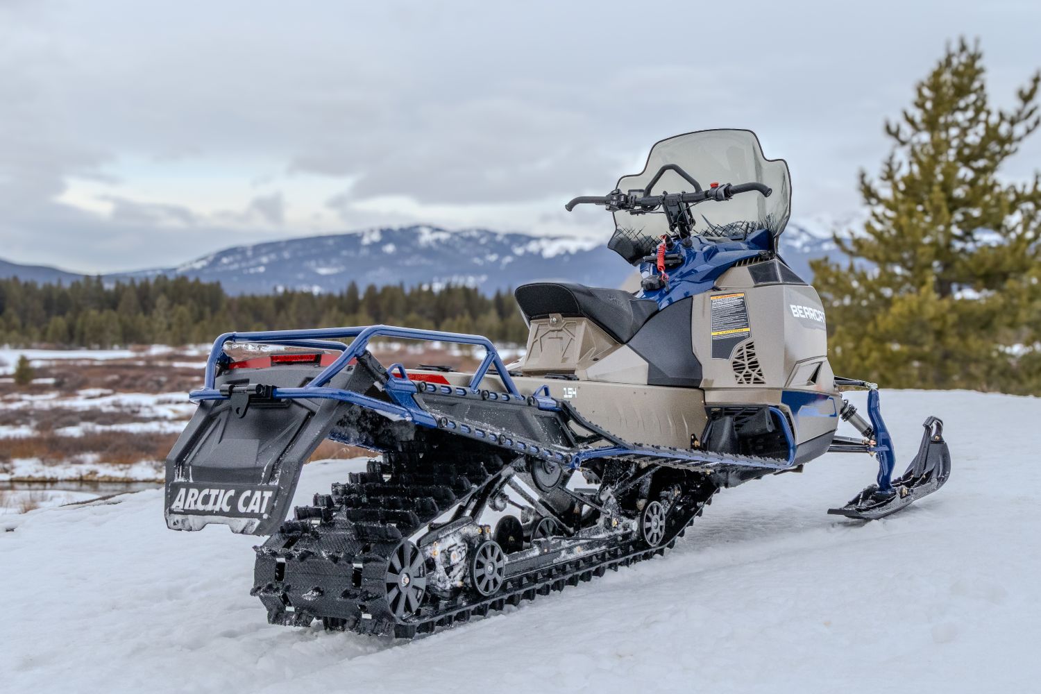The narrower track and tunnel on the Bearcat 858 LT provide certain advantages… along with some disadvantages.